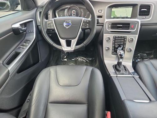 Onyx Black Metallic 2017 Volvo S60 Inscription T5