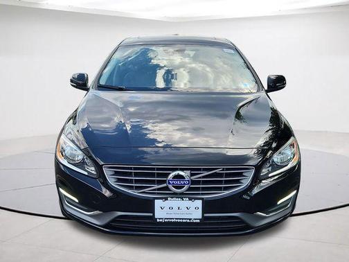 Onyx Black Metallic 2017 Volvo S60 Inscription T5