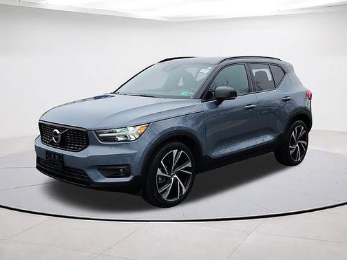 2022 Volvo XC40 R-Design