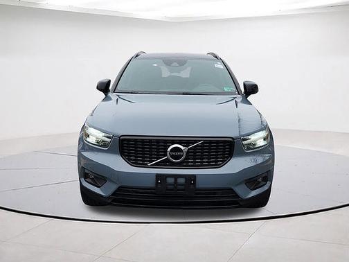 2022 Volvo XC40 R-Design