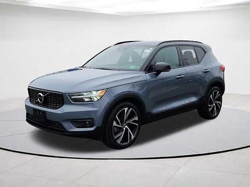 2022 Volvo XC40 R-Design
