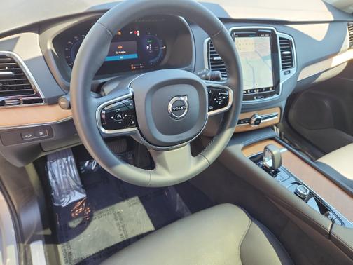 2024 Volvo XC90 Recharge Plug-In Hybrid T8 Plus Bright Theme 7 Passenger