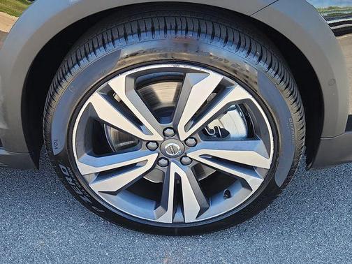 Onyx Black Metallic 2025 Volvo V60 Cross Country B5 Plus