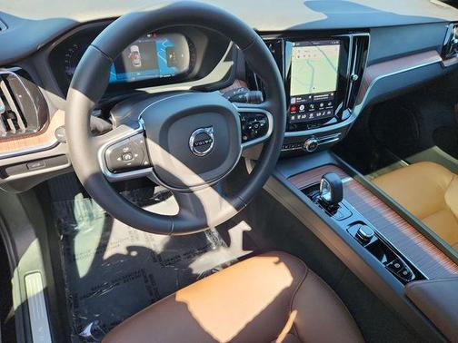 Onyx Black Metallic 2025 Volvo V60 Cross Country B5 Plus