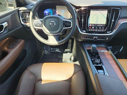 Onyx Black Metallic 2025 Volvo V60 Cross Country B5 Plus