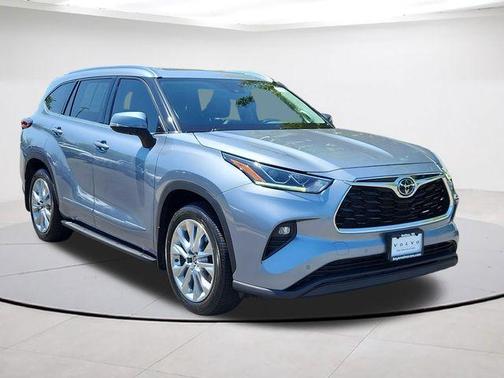 Moon Dust 2021 Toyota Highlander Limited