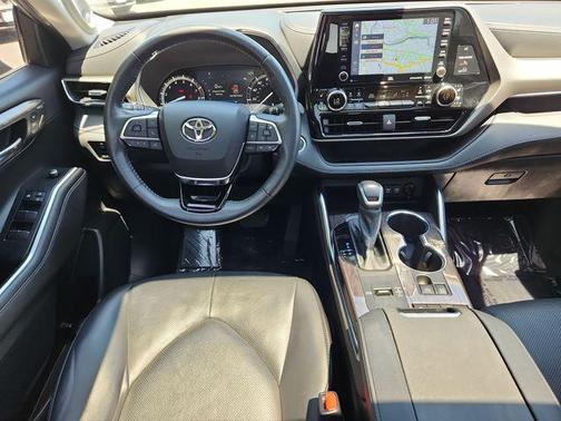 Moon Dust 2021 Toyota Highlander Limited