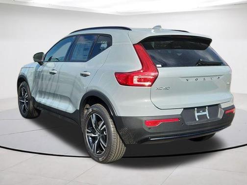 Gray Metallic 2026 Volvo XC40 B5 Core