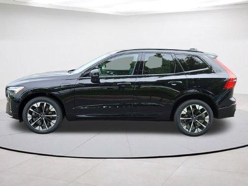 Onyx Black Metallic 2026 Volvo XC60 Plug-In Hybrid T8 Plus