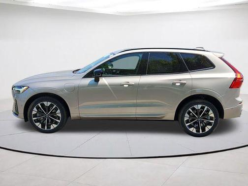 Bright 2026 Volvo XC60 Plug-In Hybrid T8 Plus