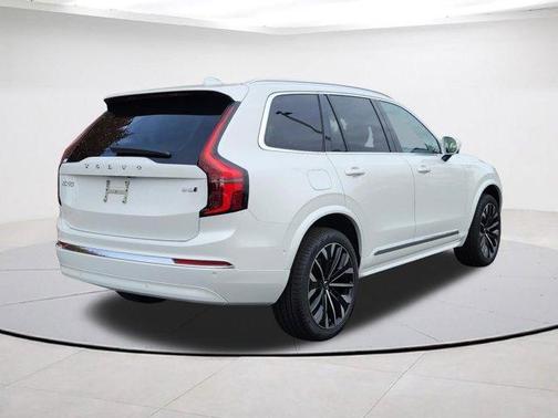 Crystal White Pearl 2026 Volvo XC90 B6 Ultra 7-Seater