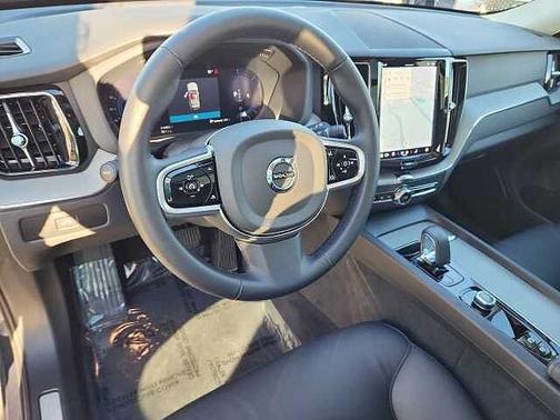 2025 Volvo XC60 Plus