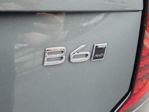 Forest Green 2027 Volvo XC90 B6 Plus 7-Seater