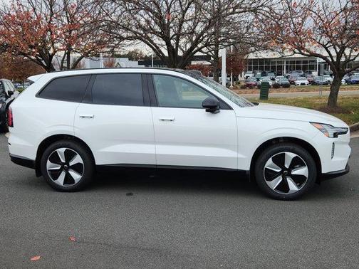 Crystal White 2025 Volvo EX90 Twin Motor Plus