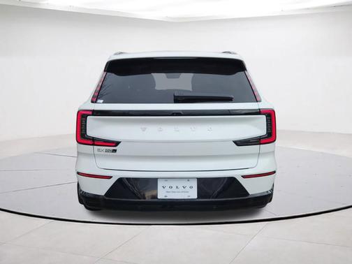 Crystal White 2025 Volvo EX90 Twin Motor Plus