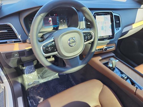 2024 Volvo XC90 B6 Plus Bright Theme