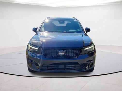 Ultra Black 2026 Volvo XC40 B5 Ultra Black Edition