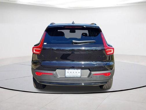 Ultra Black 2026 Volvo XC40 B5 Ultra Black Edition