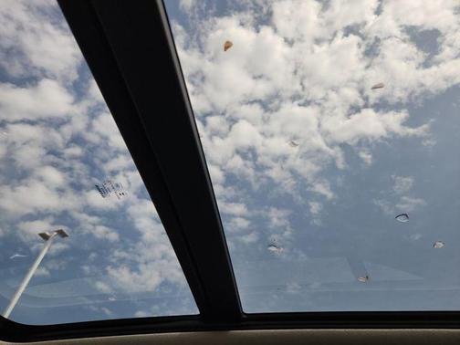 2023 Volvo XC40 B5 Ultimate Dark Theme