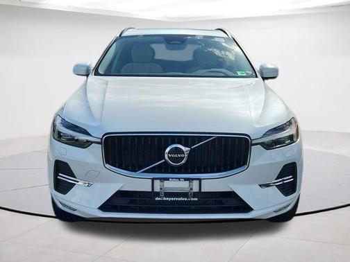 2022 Volvo XC60 B5 Momentum