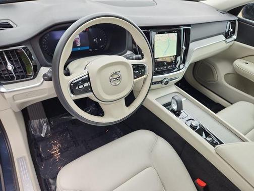 Denim Blue Metallic 2025 Volvo S60 B5 Plus