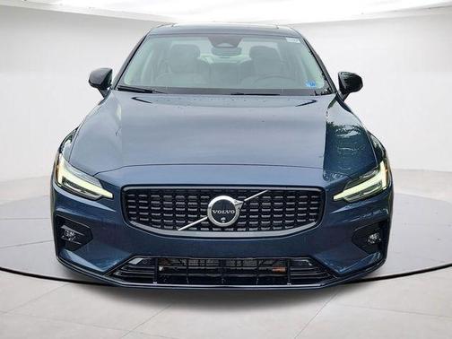 Denim Blue Metallic 2025 Volvo S60 B5 Plus