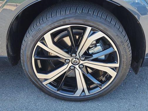 Denim Blue Metallic 2025 Volvo XC60 Plug-In Hybrid T8 Ultra