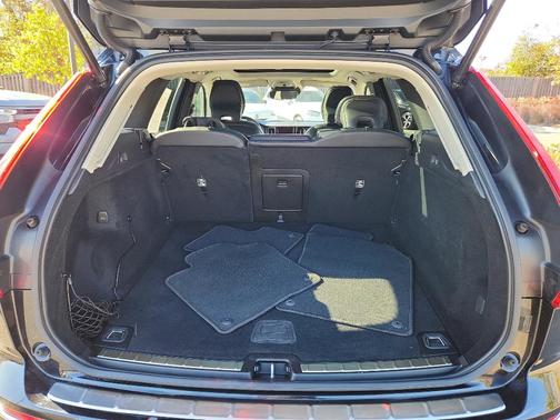 Onyx Black Metallic 2021 Volvo XC60 T6 Inscription