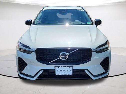 Crystal White Metallic 2024 Volvo XC60 Recharge Plug-In Hybrid T8 Plus Dark Theme