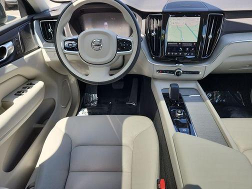 Crystal White Metallic 2024 Volvo XC60 Recharge Plug-In Hybrid T8 Plus Dark Theme