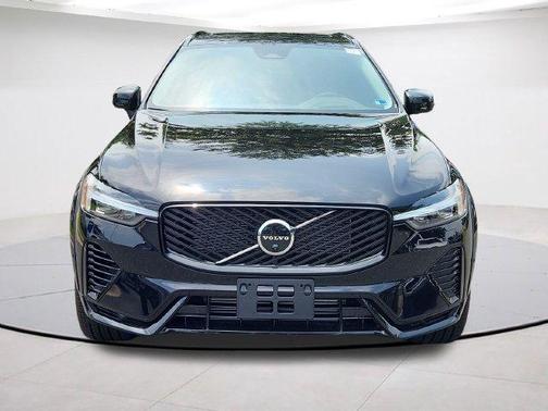 Onyx Black Metallic 2026 Volvo XC60 Plug-In Hybrid T8 Ultra