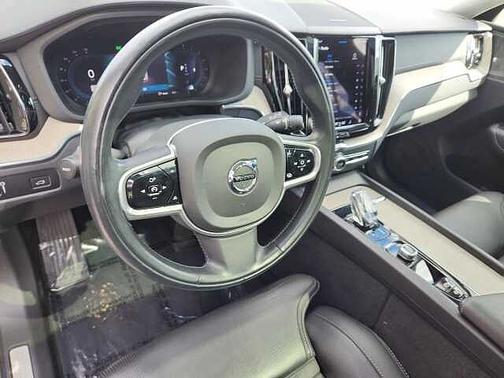 2022 Volvo XC60 B5 Inscription