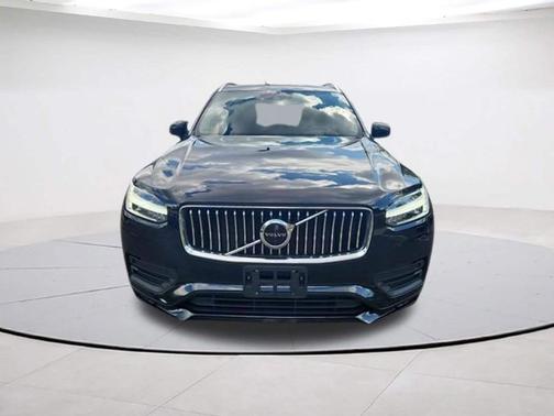 2022 Volvo XC90 T6 Momentum 7 Passenger
