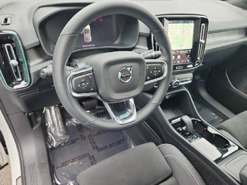 Crystal White 2023 Volvo C40 Recharge Pure Electric Twin Ultimate