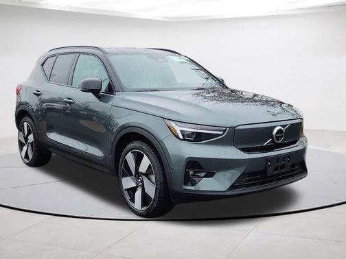 Forest Green 2026 Volvo EX40 Single Motor Extended Range Plus