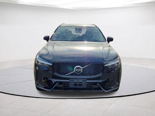 Onyx Black Metallic 2026 Volvo XC60 B5 Plus