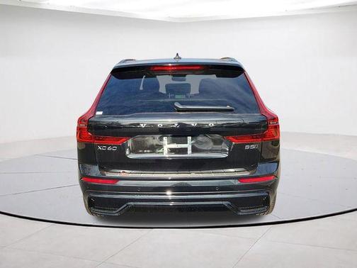Onyx Black Metallic 2026 Volvo XC60 B5 Plus