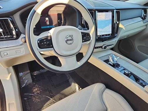 2022 Volvo XC60 B5 Inscription