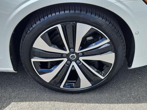 Crystal White Metallic 2023 Volvo S60 B5 Ultimate Bright Theme