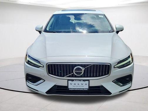 Crystal White Metallic 2023 Volvo S60 B5 Ultimate Bright Theme