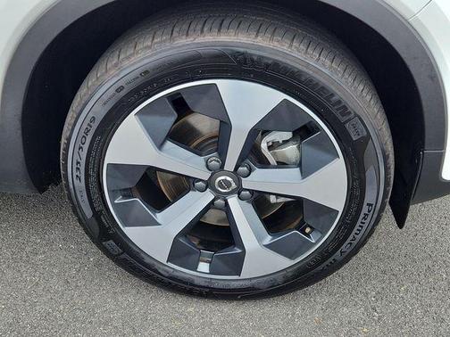 Crystal White 2026 Volvo XC40 B5 Plus