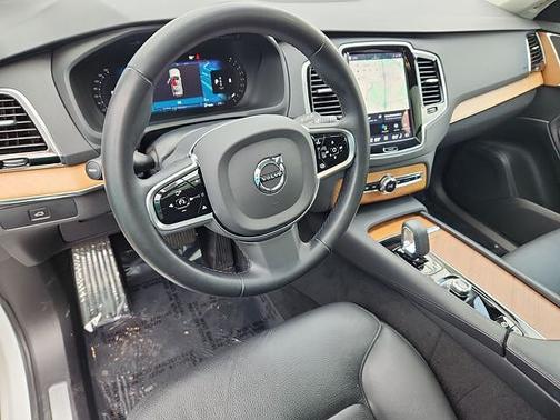 2023 Volvo XC90 Plus