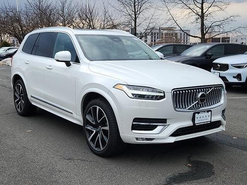 2023 Volvo XC90 Plus