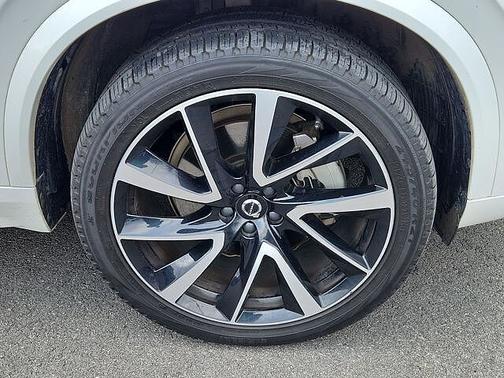 Crystal White Metallic 2023 Volvo XC90 B5 Plus