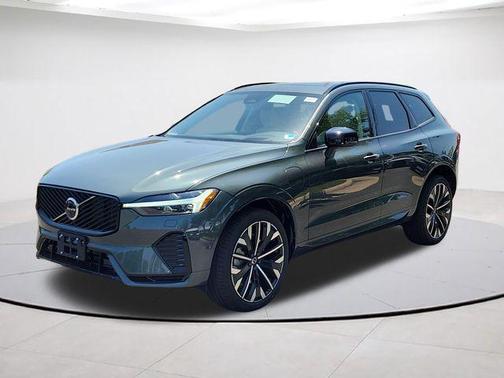 Forest Green 2026 Volvo XC60 Plug-In Hybrid T8 Ultra
