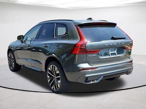 Forest Green 2026 Volvo XC60 Plug-In Hybrid T8 Ultra