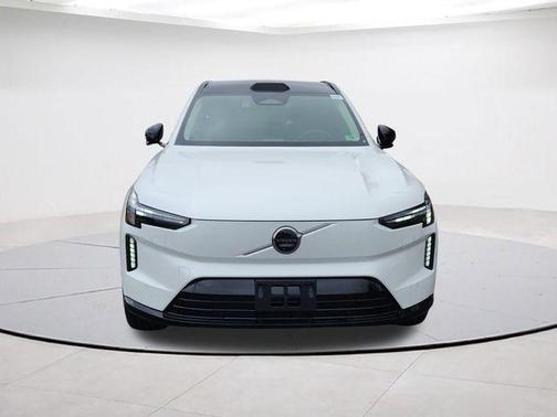 Crystal White 2025 Volvo EX90 Twin Motor Performance Plus