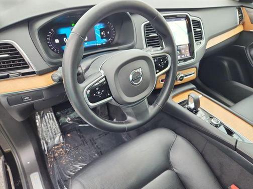 Onyx Black Metallic 2023 Volvo XC90 B5 Plus