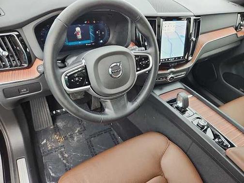 2025 Volvo XC60 Plus