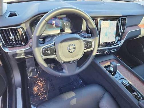 2024 Volvo S60 Plus